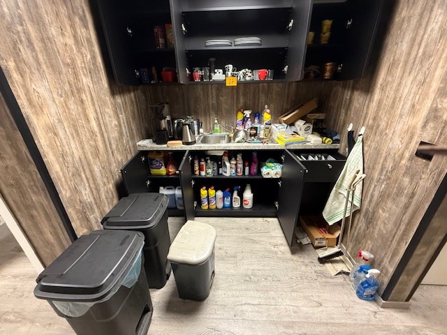 Tafelfrigo & onderhoudsmateriaal & inhoud keukenkasten - afbeelding 5 van  15