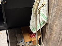 Tafelfrigo & onderhoudsmateriaal & inhoud keukenkasten - afbeelding 6 van  15