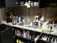 Tafelfrigo & onderhoudsmateriaal & inhoud keukenkasten - afbeelding 1 van  15