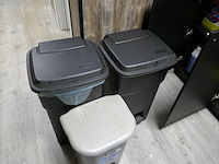 Tafelfrigo & onderhoudsmateriaal & inhoud keukenkasten - afbeelding 14 van  15