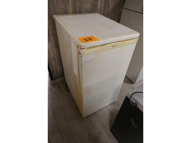 Tafelfrigo & onderhoudsmateriaal & inhoud keukenkasten - afbeelding 15 van  15