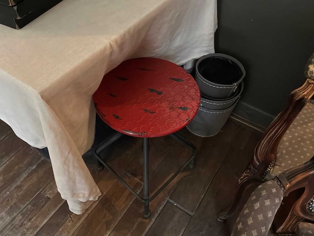 Tafels, decoratie en boeken - afbeelding 4 van  4