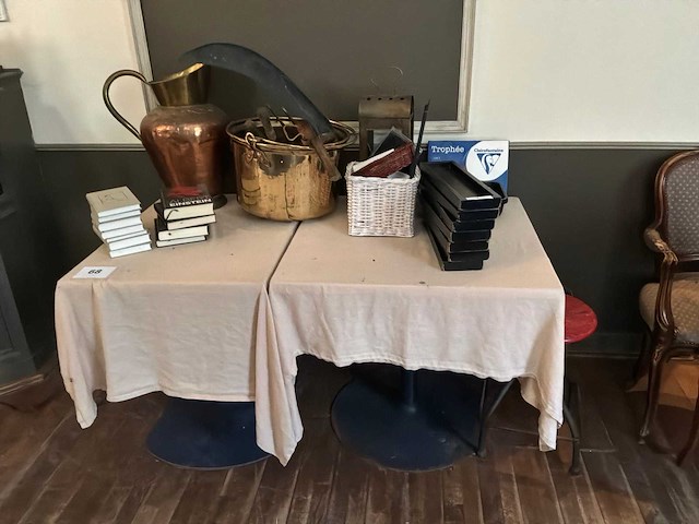 Tafels, decoratie en boeken - afbeelding 1 van  7