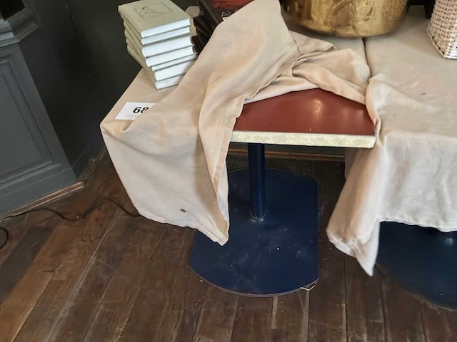 Tafels, decoratie en boeken - afbeelding 2 van  7