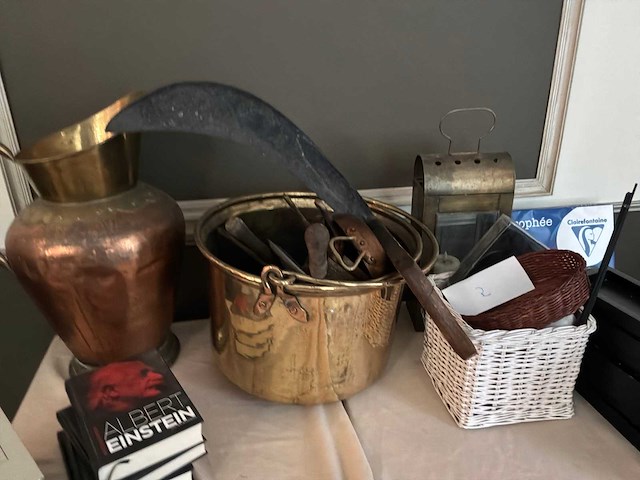 Tafels, decoratie en boeken - afbeelding 5 van  7