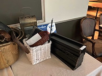 Tafels, decoratie en boeken - afbeelding 6 van  7