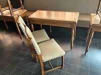 Tafels, stoelen en barkrukken. tafels, stoelen en barkrukken. - afbeelding 3 van  6