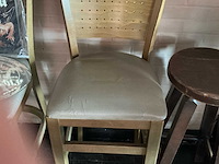 Tafels, stoelen en barkrukken. tafels, stoelen en barkrukken. - afbeelding 5 van  6