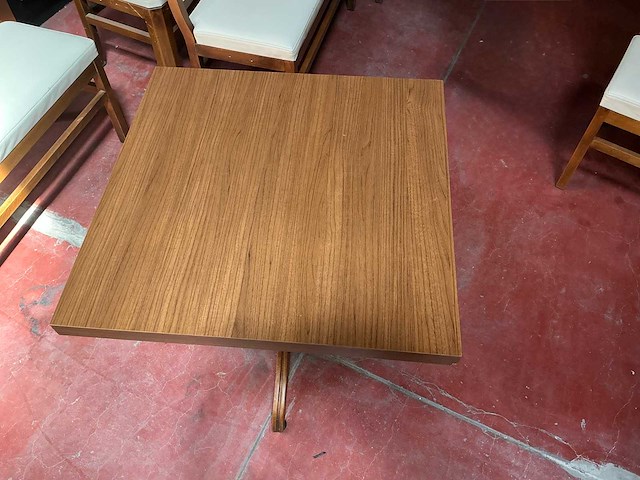 Tafels, stoelen en zitbanken. horeca stoelen, tafels en zitbanken. - afbeelding 4 van  6