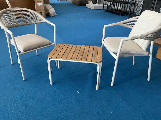 Tafeltje met 2stoelen - afbeelding 1 van  4