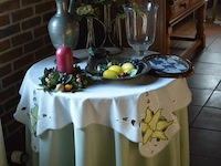 Tafeltje met inhoud - afbeelding 1 van  6