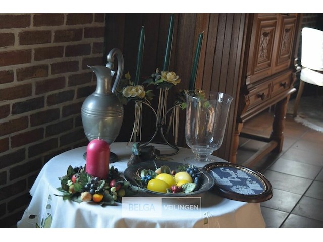 Tafeltje met inhoud - afbeelding 2 van  6