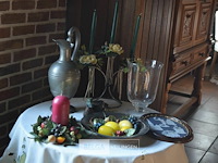 Tafeltje met inhoud - afbeelding 2 van  6