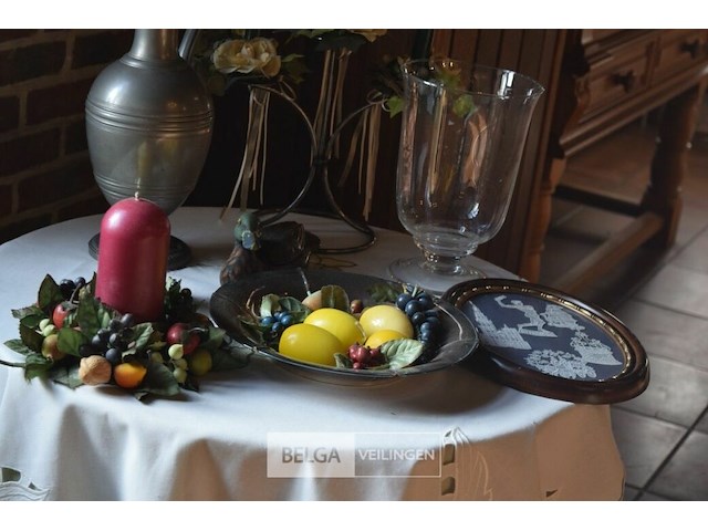 Tafeltje met inhoud - afbeelding 4 van  6