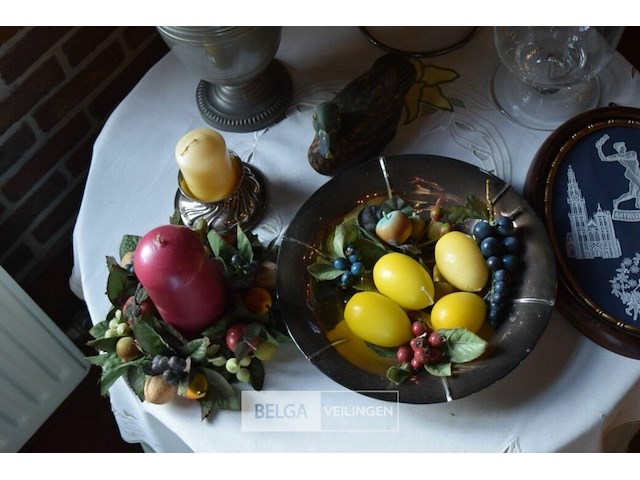 Tafeltje met inhoud - afbeelding 5 van  6