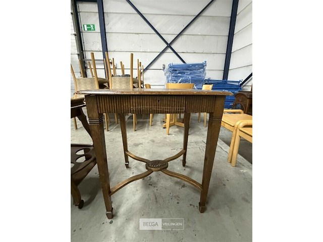 Tafeltje met lade - afbeelding 1 van  3