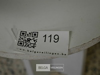 Tafeltje met plant bladeren - afbeelding 5 van  5