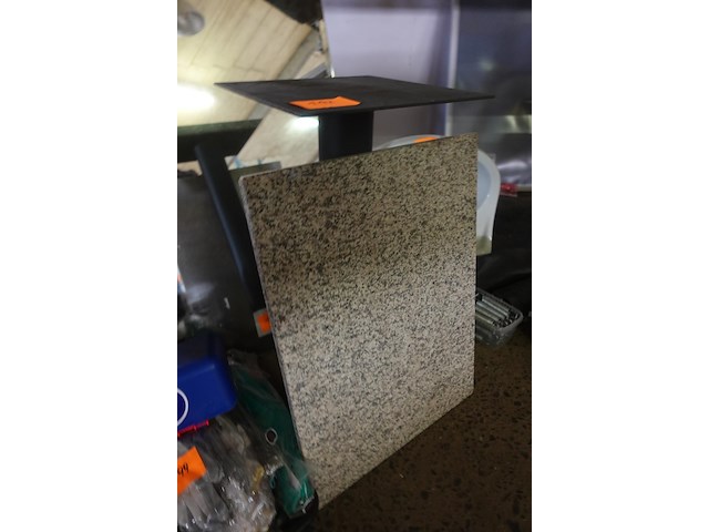 Tafelvoet en granieten blad b.46,5 x l.63,5 cm - afbeelding 2 van  2