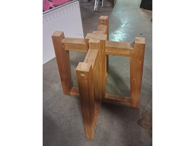 Tafelvoet in teak(zwaar) h 740 mm onderkant voet b 800 mm bovenkant b 550 mm - afbeelding 1 van  4
