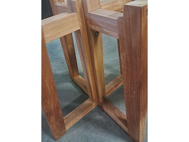 Tafelvoet in teak(zwaar) h 740 mm onderkant voet b 800 mm bovenkant b 550 mm - afbeelding 3 van  4
