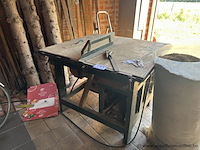 Tafelzaag met houten onderstel