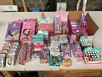 Take care mix kavel persoonlijke verzorgings producten kids thema meisjes - afbeelding 1 van  15