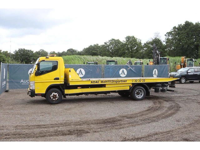 Takelwagen mitsubish 7c18 diesel 175pk 2020 met laadplateau - afbeelding 1 van  1