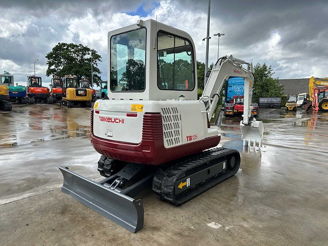 Takeuchi - 2014 - tb135 - minigraafmachine - afbeelding 34 van  42