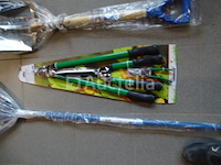 Takkenschaaier, heggenschaaier, snoeischrijnen, hark, schop - afbeelding 3 van  9