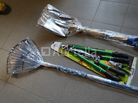 Takkenschaaier, heggenschaaier, snoeischrijnen, hark, schop - afbeelding 1 van  9