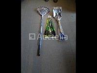 Takkenschaaier, heggenschaaier, snoeischrijnen, hark, schop - afbeelding 2 van  9