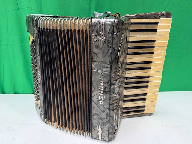 Tango ii - musical instrument accordeon - afbeelding 1 van  6