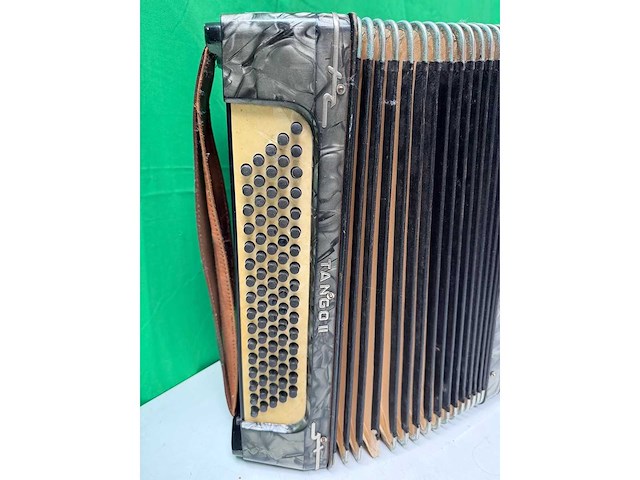 Tango ii - musical instrument accordeon - afbeelding 2 van  6