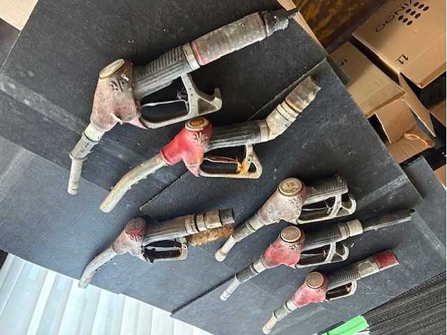 Tank station equipment (6x) - afbeelding 1 van  3