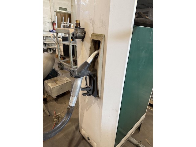 Tankpomp voorzien van pistool - afbeelding 4 van  4