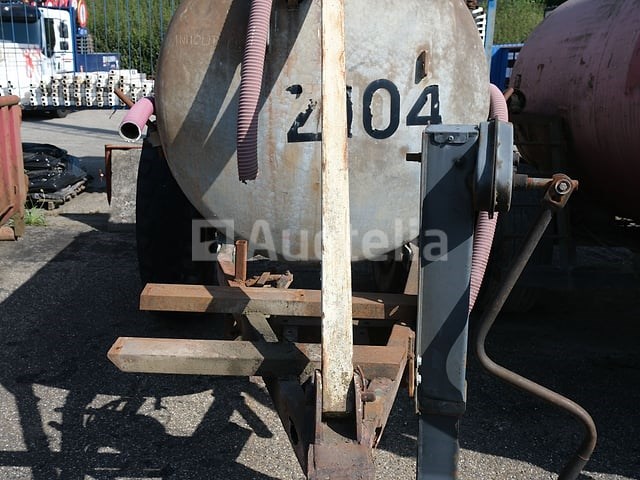Tanktrailer 3000 liter merk en model onleesbaar - afbeelding 4 van  15