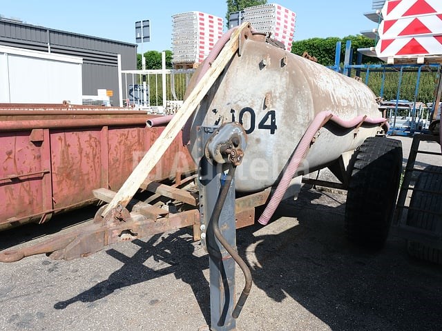 Tanktrailer 3000 liter merk en model onleesbaar - afbeelding 5 van  15