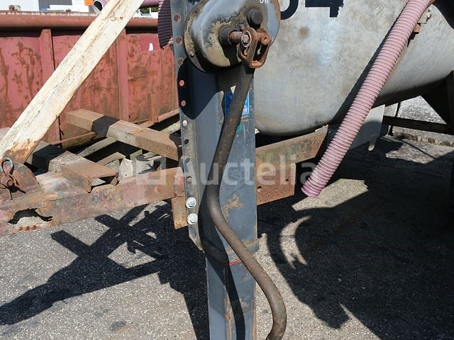 Tanktrailer 3000 liter merk en model onleesbaar - afbeelding 6 van  15