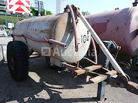 Tanktrailer 3000 liter merk en model onleesbaar