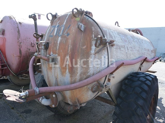Tanktrailer 3000 liter merk en model onleesbaar - afbeelding 8 van  15