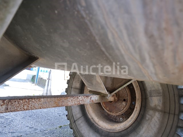 Tanktrailer 3000 liter merk en model onleesbaar - afbeelding 10 van  15