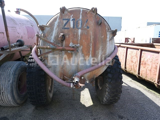Tanktrailer 3000 liter merk en model onleesbaar - afbeelding 11 van  15