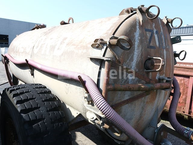 Tanktrailer 3000 liter merk en model onleesbaar - afbeelding 14 van  15