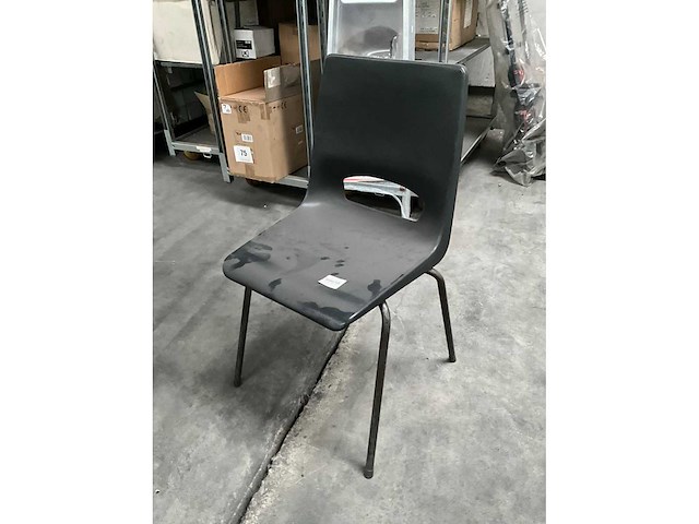 Tapijt en 2 diverse (voet)banken - afbeelding 2 van  10