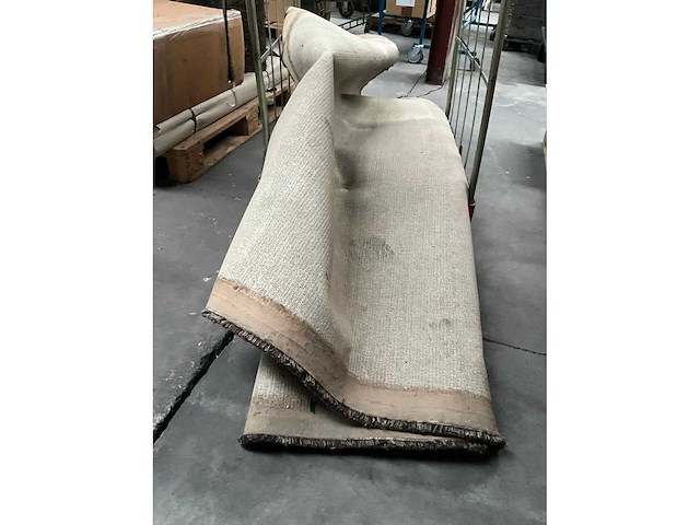 Tapijt en 2 diverse (voet)banken - afbeelding 5 van  10