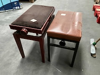 Tapijt en 2 diverse (voet)banken - afbeelding 6 van  10