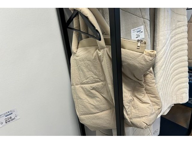 Tapijt en tas - afbeelding 4 van  4