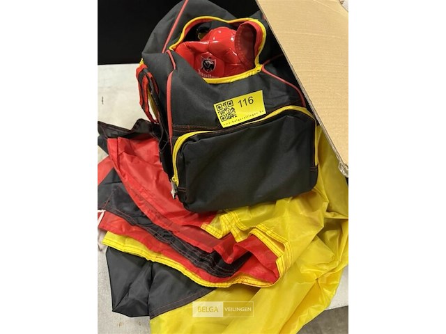 Tas met rode duivel-items - afbeelding 1 van  4