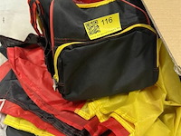 Tas met rode duivel-items - afbeelding 1 van  4