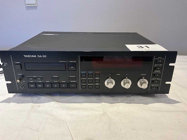 Tascam da-30 dat recorder - afbeelding 1 van  3